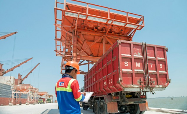 Efisiensi Pelabuhan Manyar Gresik Di Kawasan Industri JIIPE Untuk Menekan Biaya Logistik