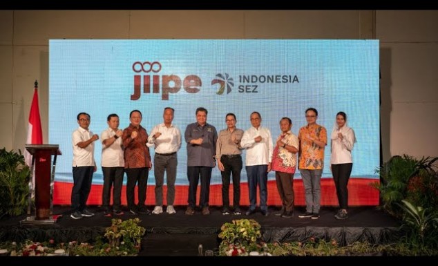 경제 조정 장관 Gresik SEZ 및 Manyar Smelter Freeport의 진행 상황 검토